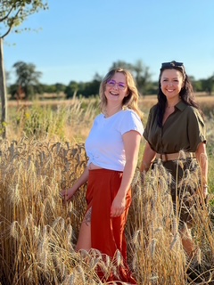 Diana und Jenny lachen